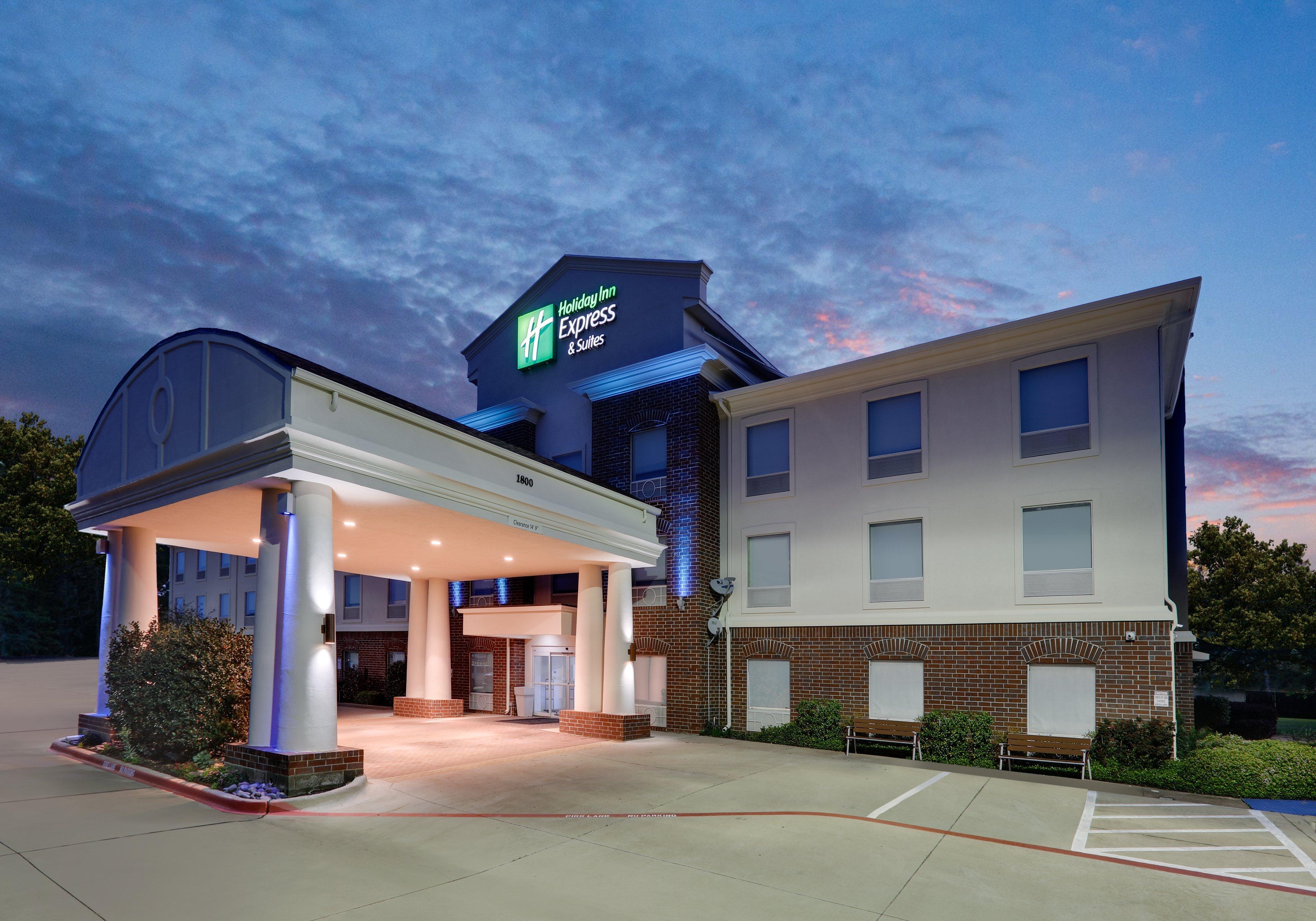 Holiday Inn Express Hotel & Suites Cleburne By Ihg Extérieur photo