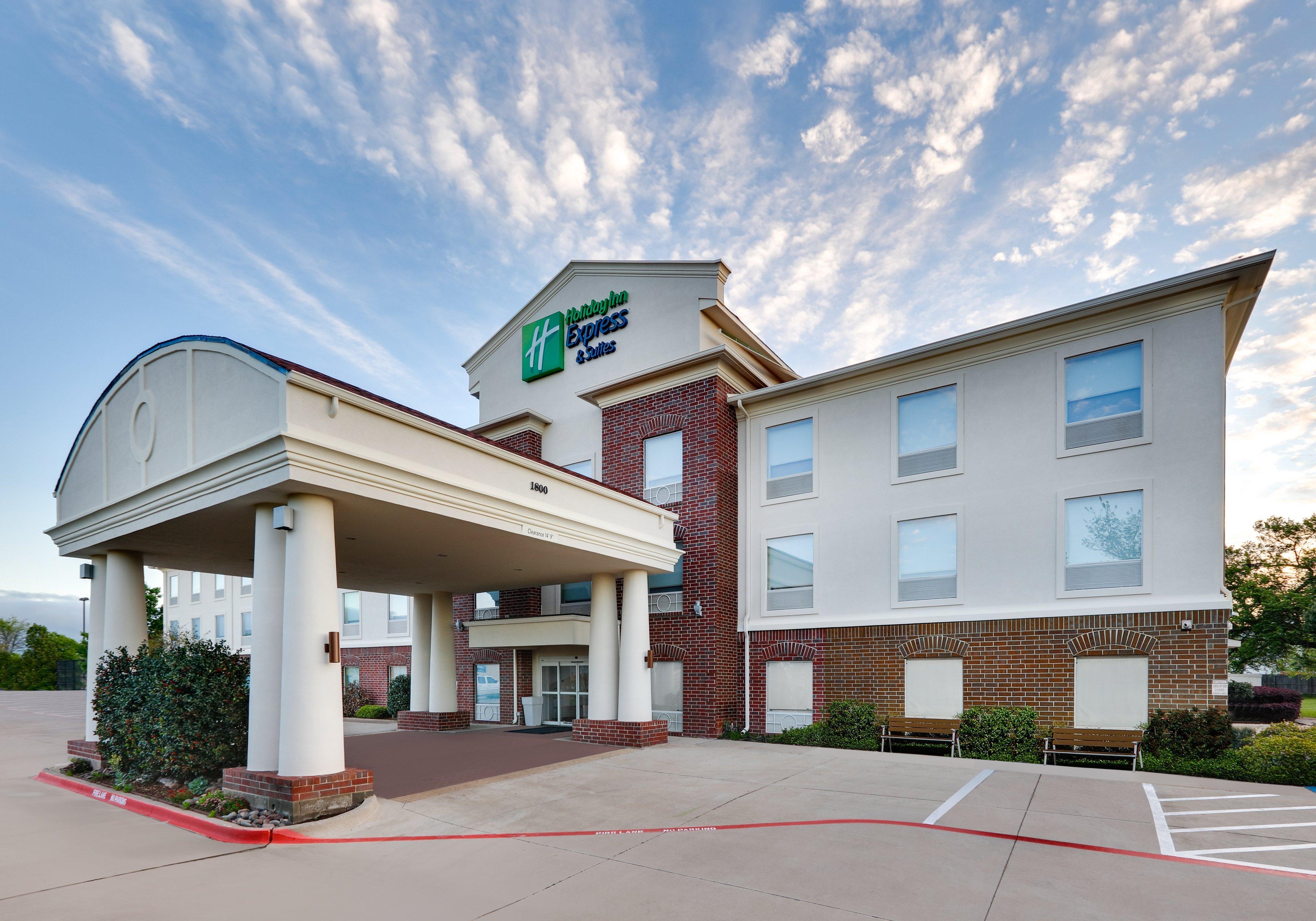 Holiday Inn Express Hotel & Suites Cleburne By Ihg Extérieur photo