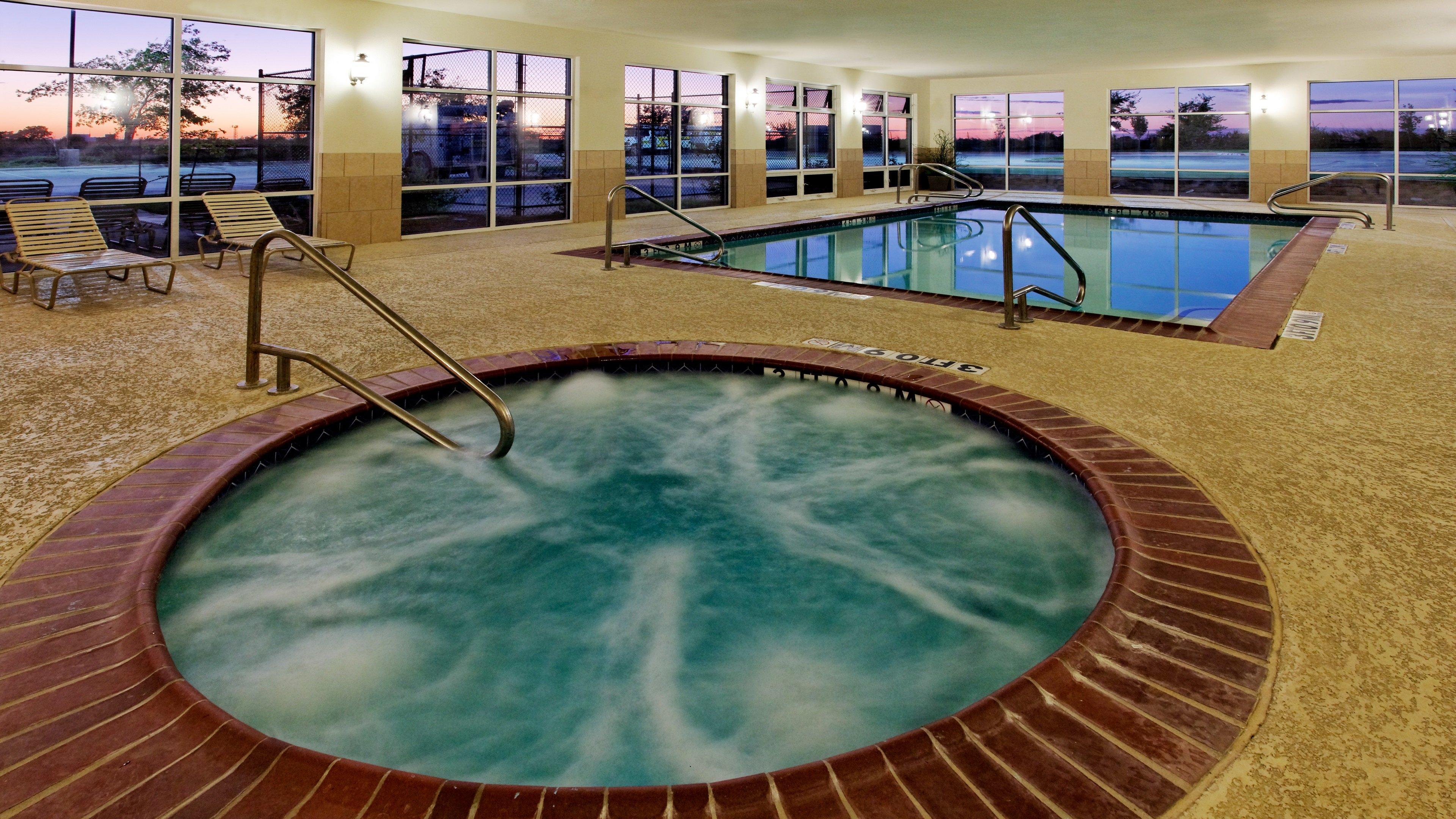 Holiday Inn Express Hotel & Suites Cleburne By Ihg Extérieur photo